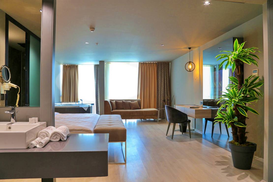 Pier Pasaport Hotel kapak görseli